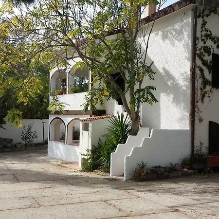 Chalet Delle Rose Sant Isidoro (Sardinia)